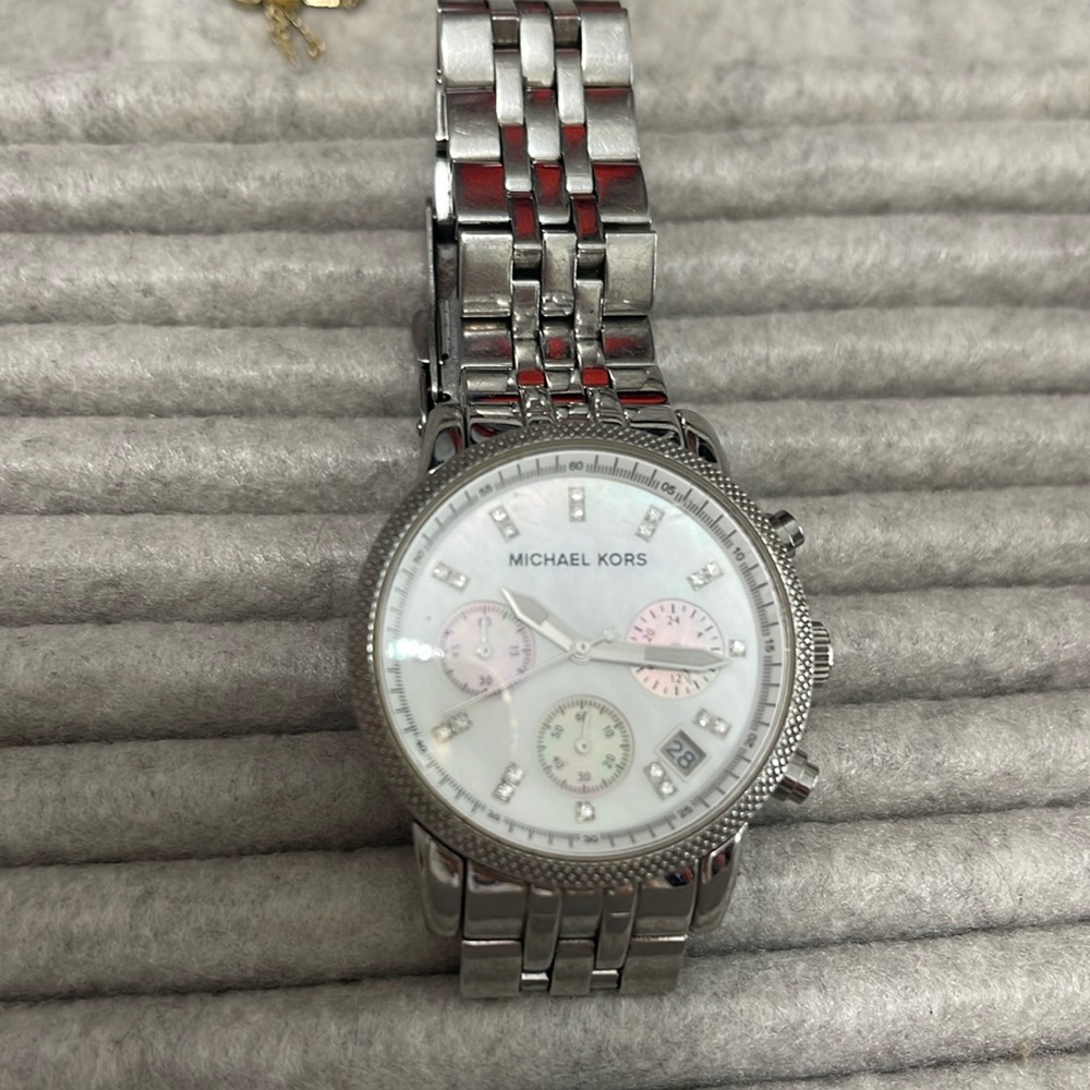 Michael kors silver  band diamond watch